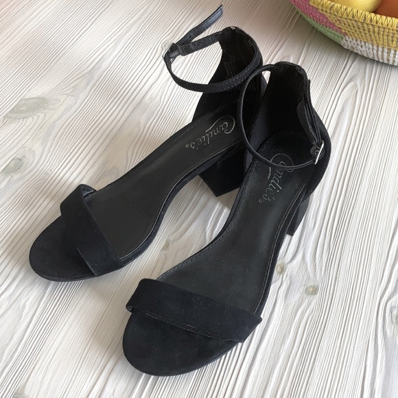 Candie's Shoes - Suede Sandals size 7